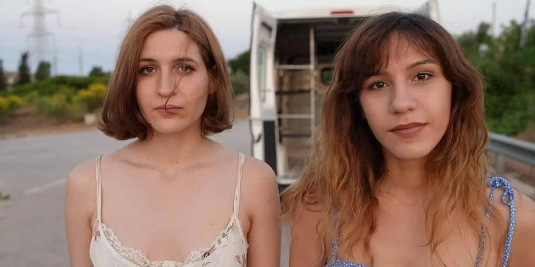 Όλγα και Νίκη Σκιαδαρέση | Οι δίδυμες κόρες του Σκιαδαρέση και της Μάλφα σε μία σπάνια δημόσια εμφάνιση