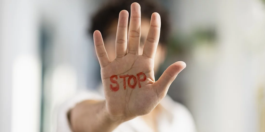 Ξυλοκόπησαν 15χρονο με ειδικές ανάγκες στα Λιόσια | Τον χτύπησαν στο κεφάλι, του έσπασαν το κινητό και εξαφανίστηκαν