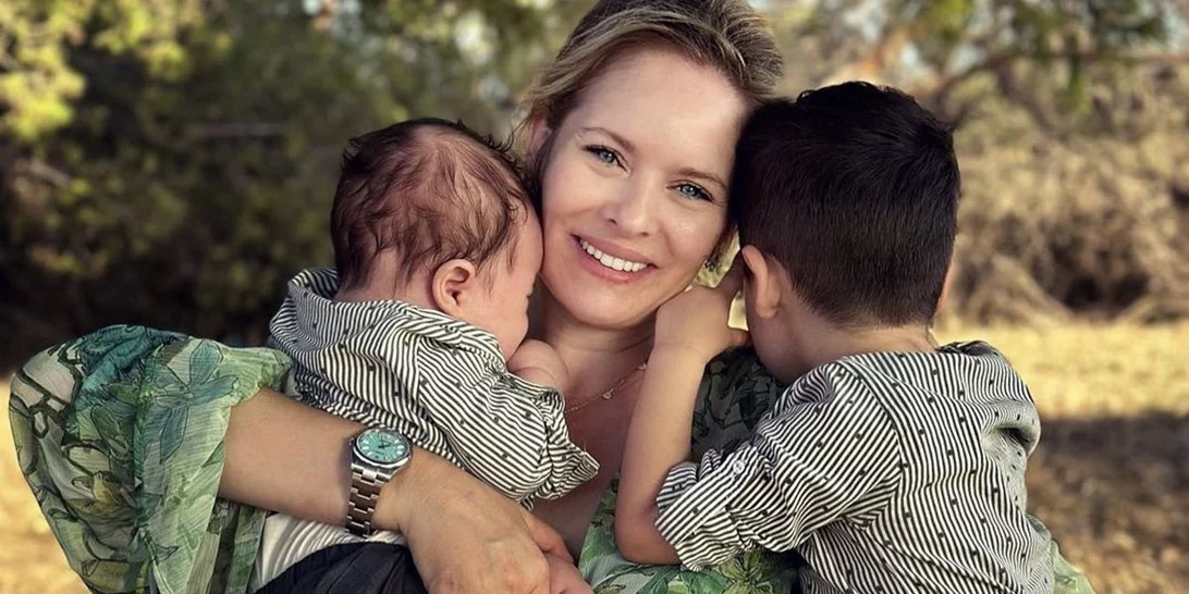 Η  Anita Brand μόλις δημοσίευσε την πιο χαριτωμένη φωτογραφία του 5 μηνών γιου της | Η γλυκιά εικόνα που "έλιωσε" το Instagram.