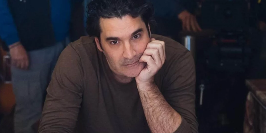 Χριστόφορος Παπακαλιάτης | Ο ηθοποιός και σκηνοθέτης του Maestro ανήρτησε νέες φωτογραφίες από τα γυρίσματα