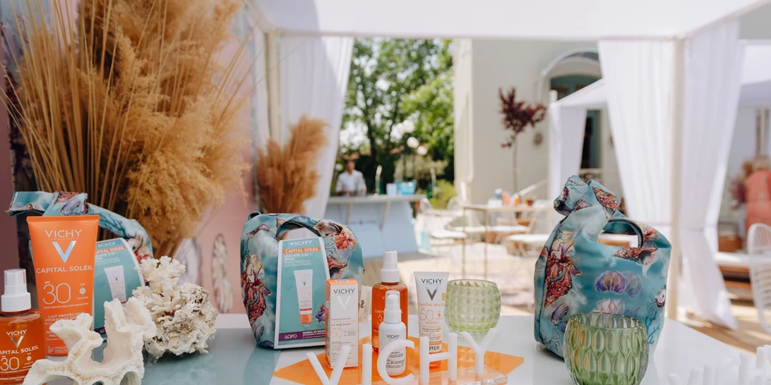 Αυτό είναι το must have beauty pouch του φετινού καλοκαιριού