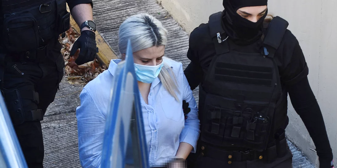 Δίκη για επίθεση με βιτριόλι - Προκλητική και αμετανόητη η Έφη Κακαράντζουλα | "Εσύ ξέρεις γιατί σου έριξα το βιτριόλι"