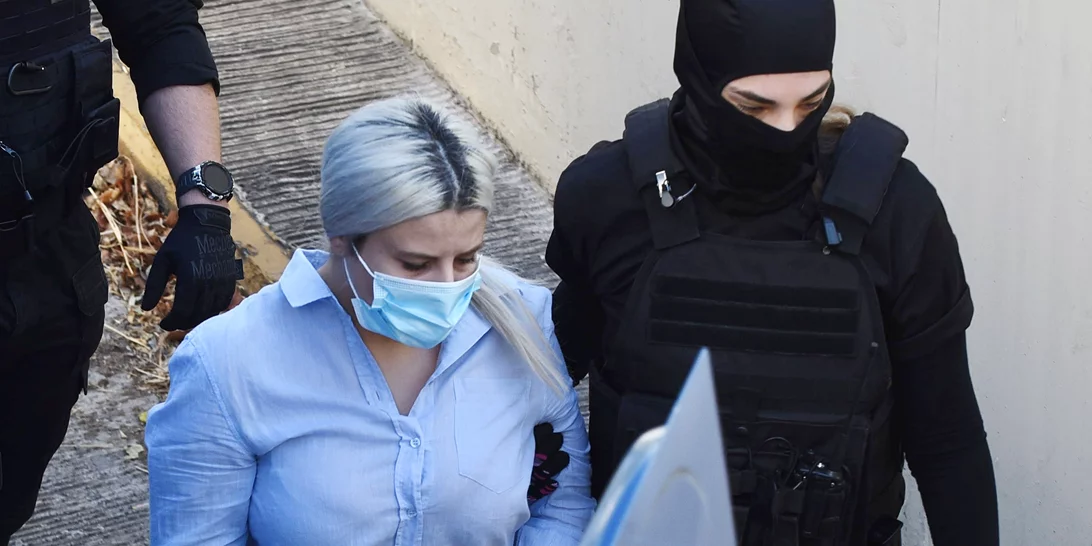 Δίκη για επίθεση με βιτριόλι | "Εσύ τι κοιτάς;", είπε η Ιωάννα στην Εφη Κακαράντζουλα - Η πρώτη τους συνάντηση