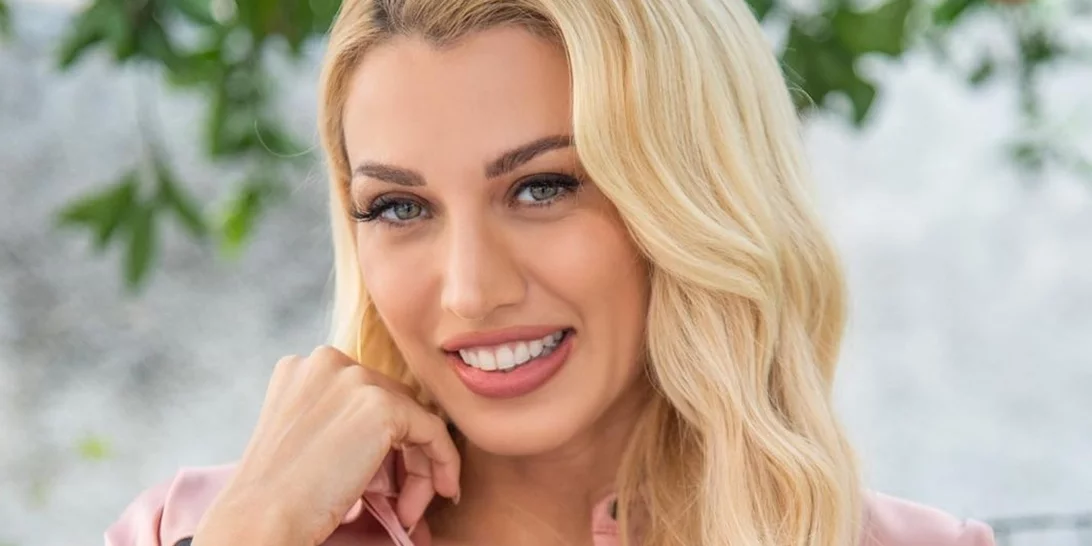 Baby swimming | Ο γιος της Κωνσταντίνας Σπυροπούλου μαθαίνει κολύμπι - Το γλυκό βίντεο που δημοσίευσε στα social media