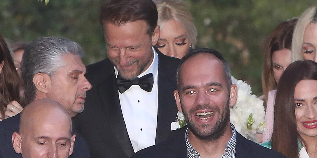 Παντρεύτηκε ο Κώστας Καραφώτης | Οι φωτογραφίες από τον γάμο με την Κάτια Μάνου