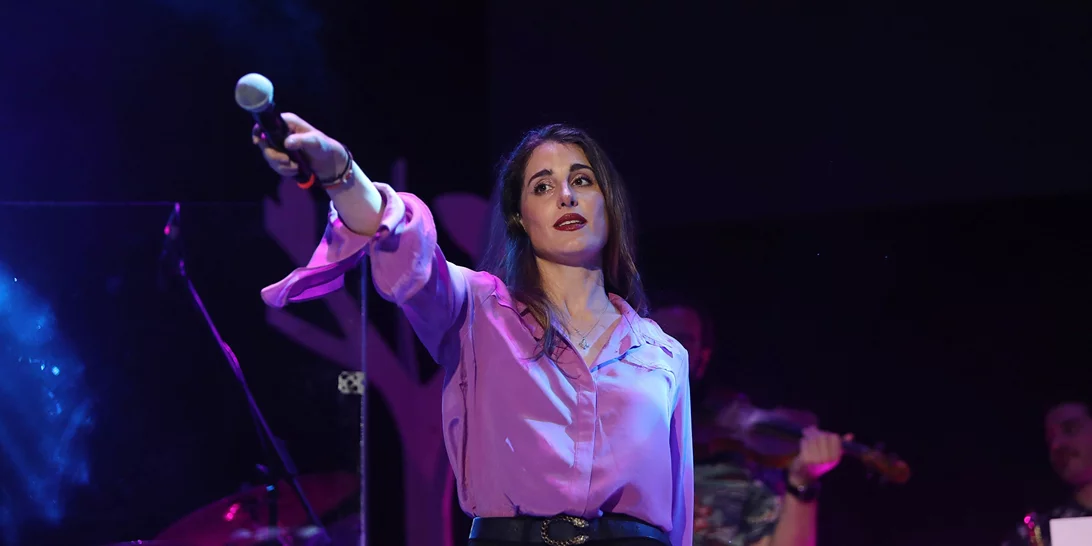 Παυλίνα Βουλγαράκη | Δείτε τη σε ηλικία των 17 ετών μαζί με τον πατέρα της στο Ηρώδειο