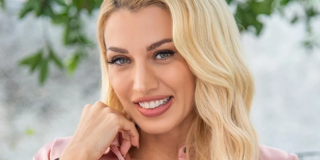 Η Κωνσταντίνα Σπυροπούλου μάς συστήνει για πρώτη φορά την πανέμορφη αδερφή της, Κατερίνα