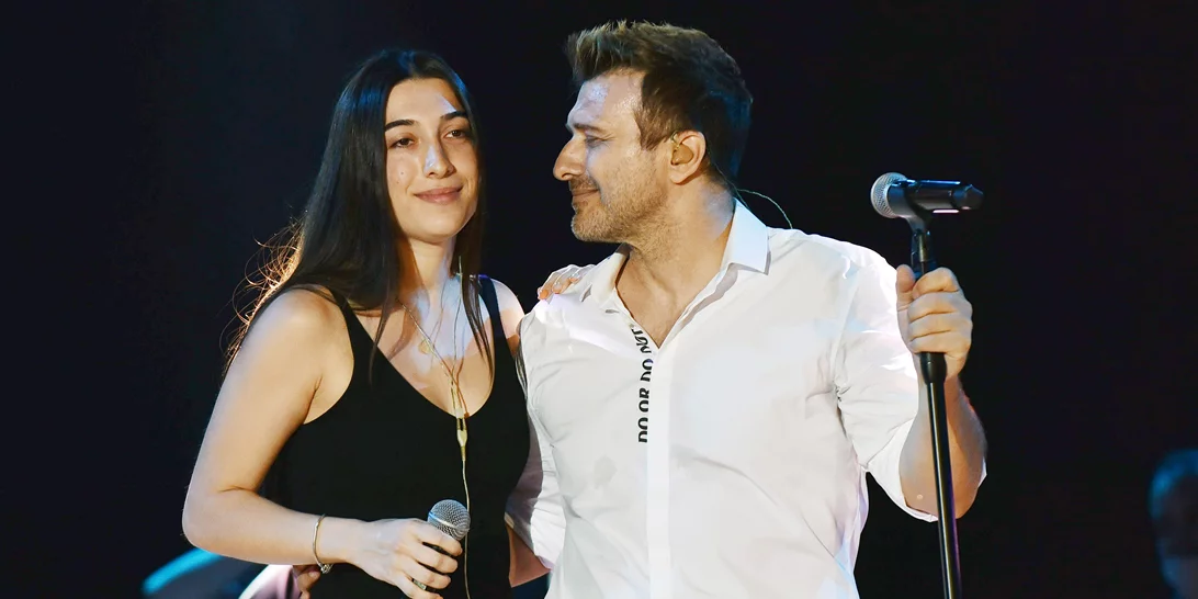 Οι τρεις κούκλες κόρες του Γιάννη Πλούταρχου φωτογραφίζονται μαζί στις διακοπές τους