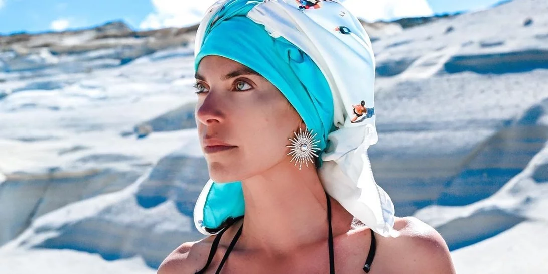 Throwback time | Η Μαρίνα Βερνίκου με πράσινο σατέν φόρεμα στο pre-wedding party της Χριστίνας Μπόμπα και του Σάκη Τανιμανίδη