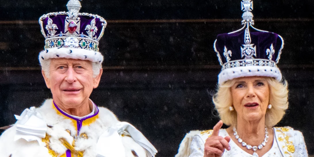 Ντελίριο με τον Jonathan Thompson | Ο γοητευτικός υπασπιστής του βασιλιά Καρόλου ήταν το κεντρικό θέμα συζήτησης στη στέψη