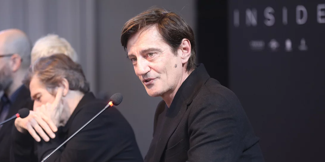 O Θοδωρής Κουτσογιαννόπουλος σε μία σπάνια δημόσια εμφάνιση με τη γοητευτική και άκρως κομψή σύζυγό του, Στέλλα Λιζάρδη