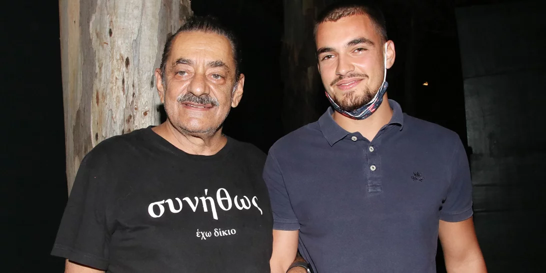 Σπύρος Καφετζόπουλος | O γοητευτικός γιος του Αντώνη Καφετζόπουλου και της Φαίης Κοκκινοπούλου μόλις πήρε το πτυχίο του