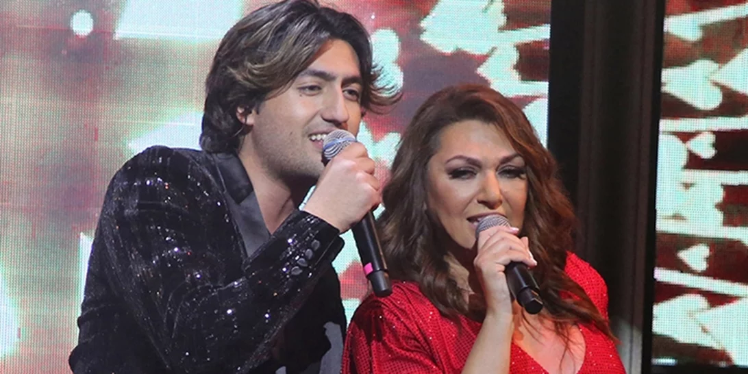 Καίτη Γαρμπή - Δημήτρης Σχοινάς | Μία μόνο φωτογραφία αρκεί για να αποδείξει πόσο πολύ μοιάζουν