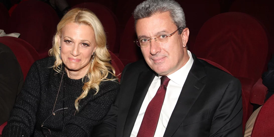 Σπάνια φωτογραφία του Νίκου Χατζηνικολάου με τα παιδιά του