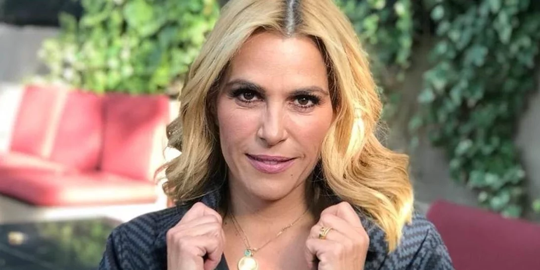 Η Τζένη Μπότση πήγε στο κομμωτήριο με την 3χρονη κόρη της, Αλίκη | Τα μακριά, χρυσαφένια μαλλιά της μικρής και η αναμονή της ηθοποιού