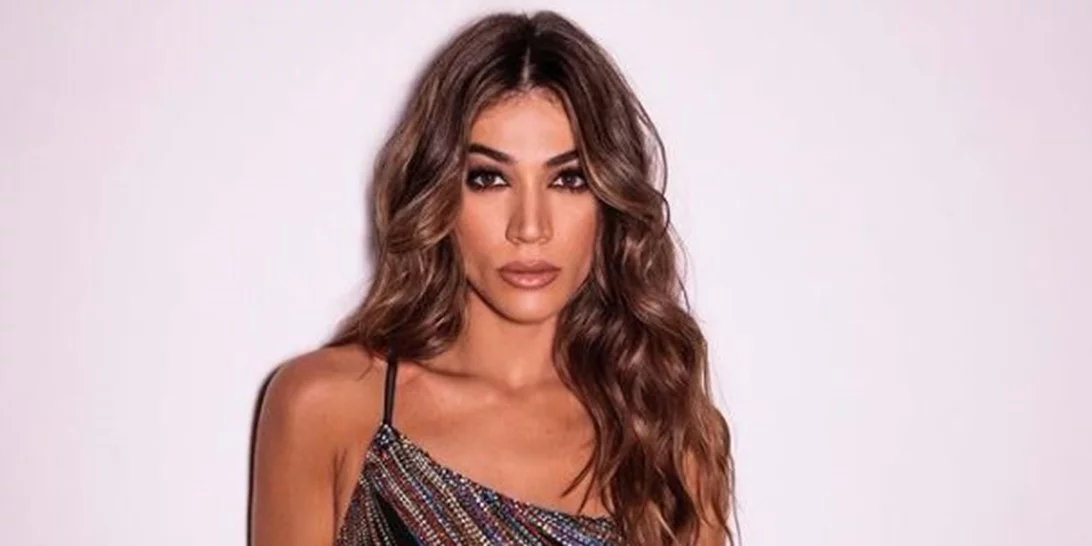 Face gems | Το hack της Ήβης Αδάμου για μεγαλύτερα μάτια και εντυπωσιακό βλέμμα