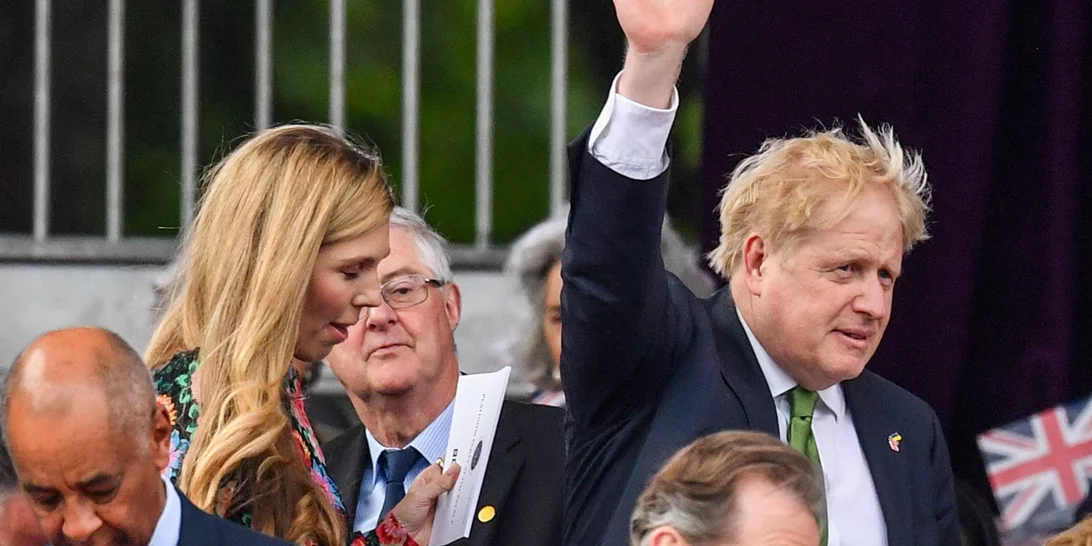 Carrie Johnson | Στο πλευρό του συζύγου της, Boris Johnson, μαζί με την 7 μηνών κόρη τους τη στιγμή της παραίτησής του