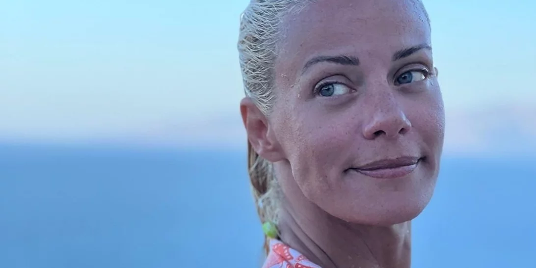 Η Ζέτα Μακρυπούλια είναι ο ορισμός του καλοκαιριού | Ποζάρει με βρεγμένα μαλλιά και μαγιό υπενθυμίζοντάς μας μία μεγάλη αλήθεια