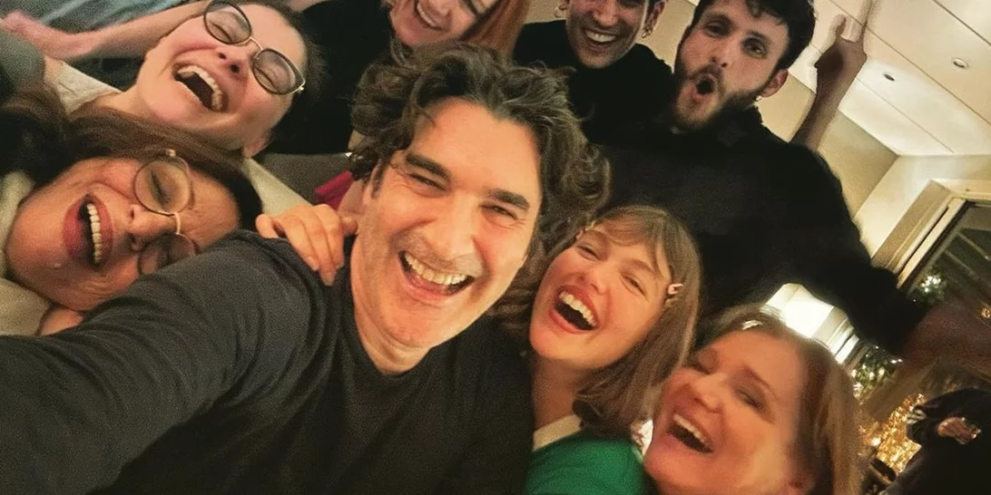 Χριστόφορος Παπακαλιάτης - Κλέλια Ανδριολάτου | Έβαλαν τα μαγιό τους και βούτηξαν στη θάλασσα για τις ανάγκες του Maestro