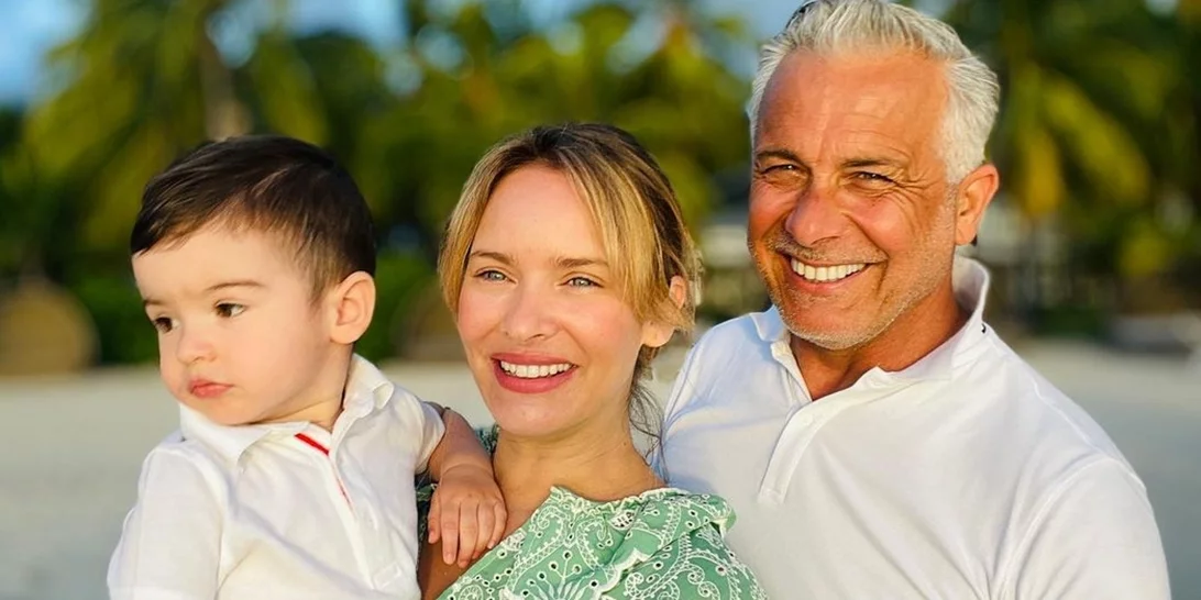 Μία ευτυχισμένη, τετραμελής οικογένεια | Η Anita Brand και ο Χάρης Χριστόπουλος σε μία σπάνια δημόσια εμφάνιση με τα παιδιά τους