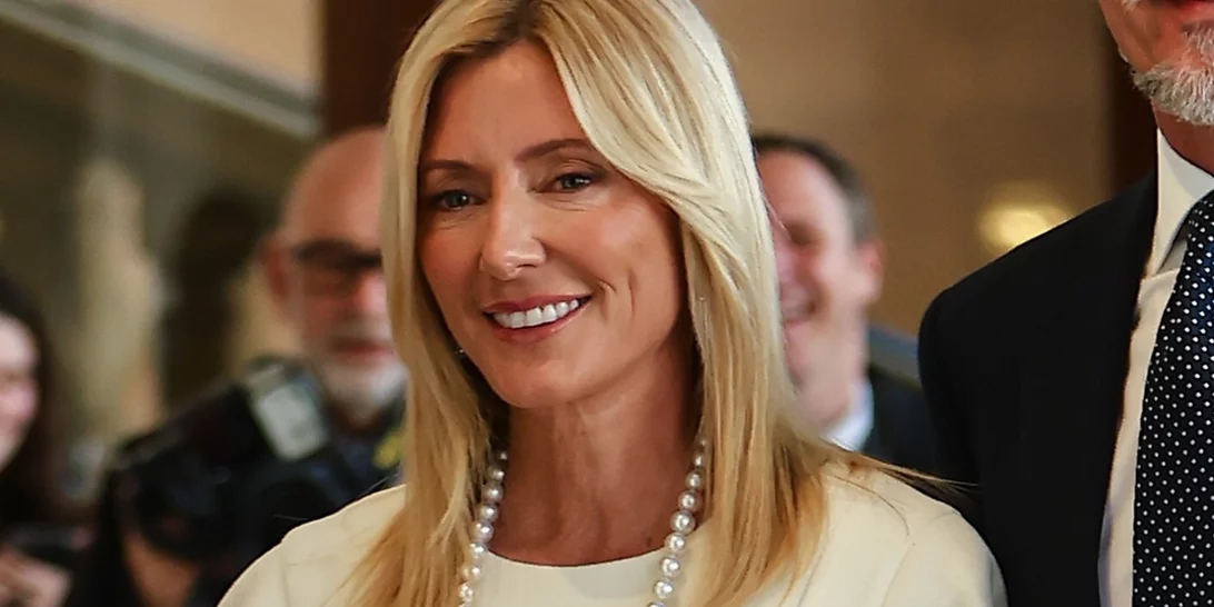 Marie Chantal | Αυτός είναι ο ορός που χρησιμοποιεί για να μειώσει τις καφέ κηλίδες