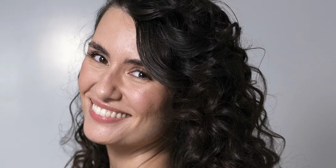 Disco curls for a night out | Πώς να δημιουργήσεις μόνη σου τις πιο όμορφες μπούκλες