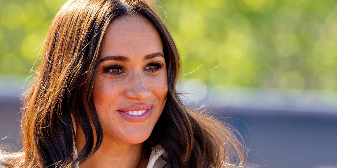 Meghan Markle | Το νέο hair look που την έκανε να δείχνει πολύ νεότερη