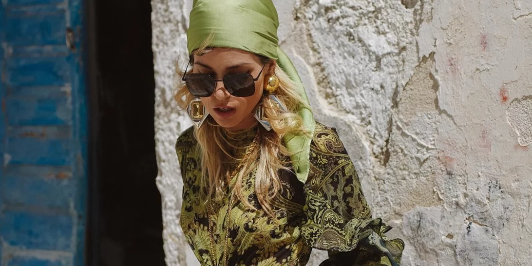 "Strawberry milk nails" | Όλες οι διάσημες Ελληνίδες που προτιμούν το πιο viral μανικιούρ για καλοκαίρι