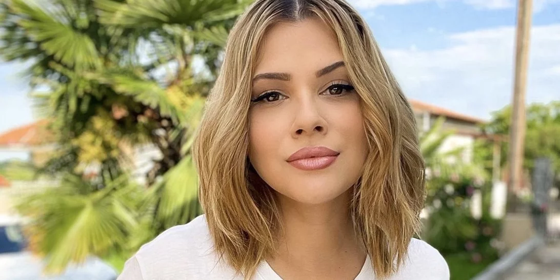 Τέλος τα κοντά μαλλιά για την Λάουρα Νάργες | Το girly hair look που την ανανέωσε πλήρως