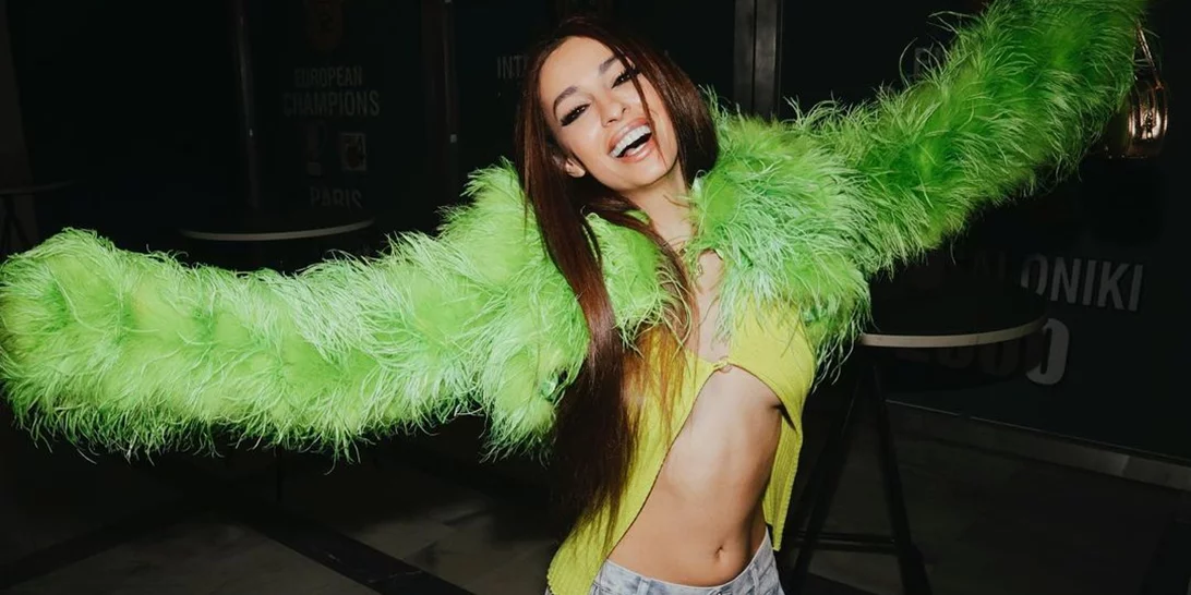 Ελένη Φουρέιρα | Οι σέξι φωτογραφίες στην πισίνα του σπιτιού της φορώντας το πιο μικροσκοπικό μπικίνι