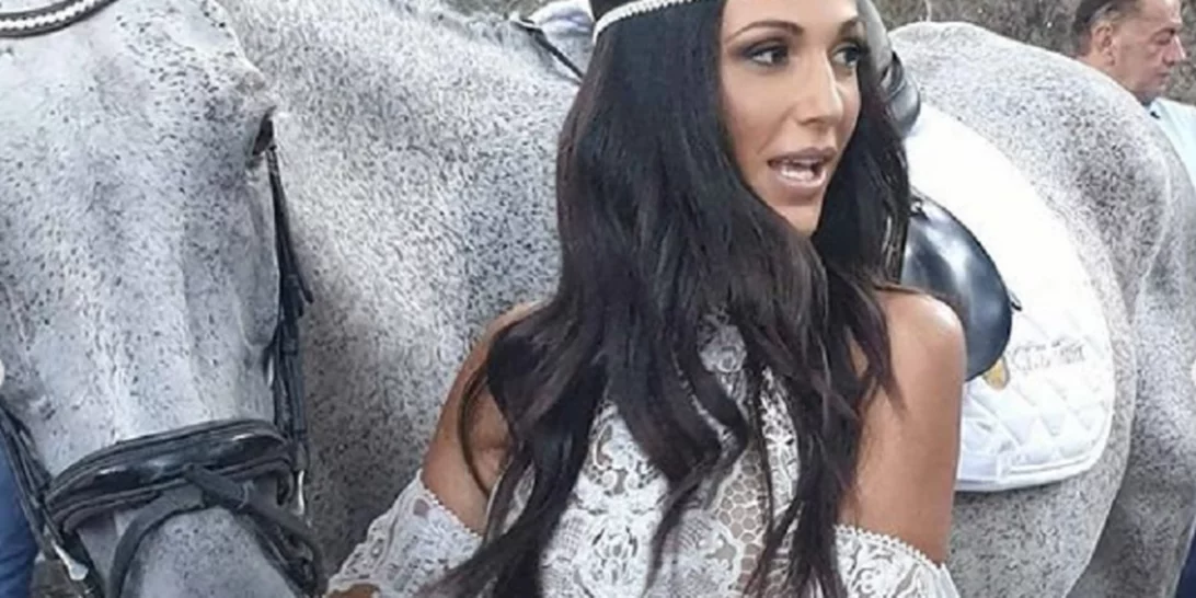 Ανθή Βούλγαρη | Τα αδημοσίευτα πλάνα από τον ροκ γάμο της με αφορμή την επέτειό της με τον Κώστα Κωνσταντινίδη (pics)