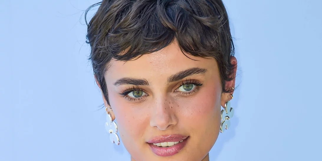 5 ενυδατικά lip balms που όμως έχουν (υπέροχη) απόδοση κραγιόν στα χείλη