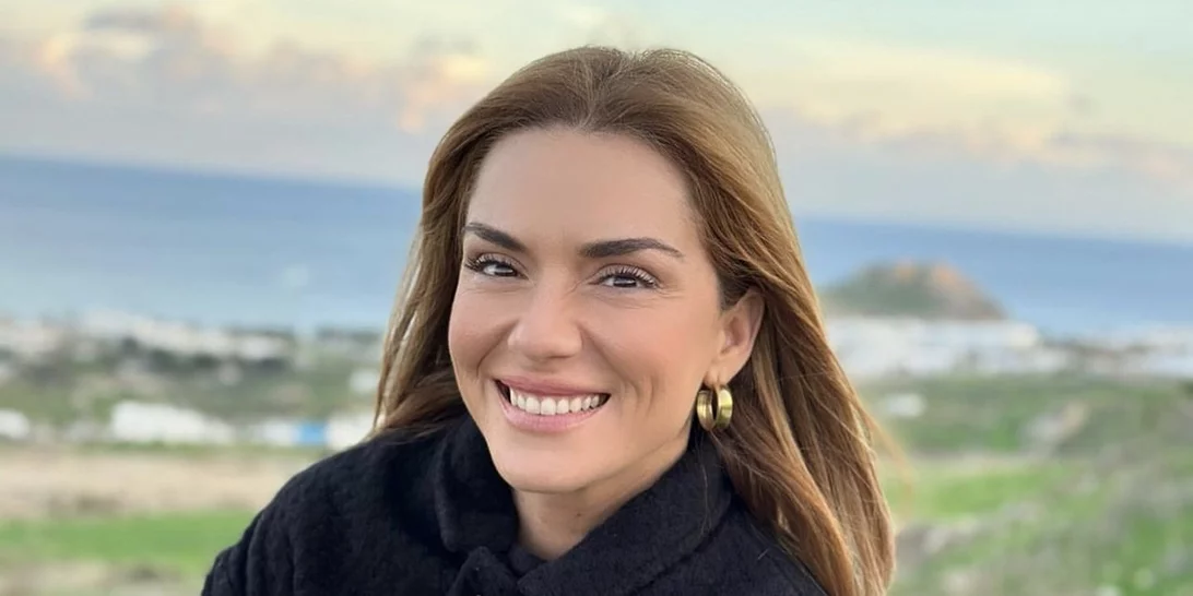 Βάσω Λασκαράκη | Στην υπέροχη κουζίνα της μαγειρεύοντας ρολό γαλοπούλα