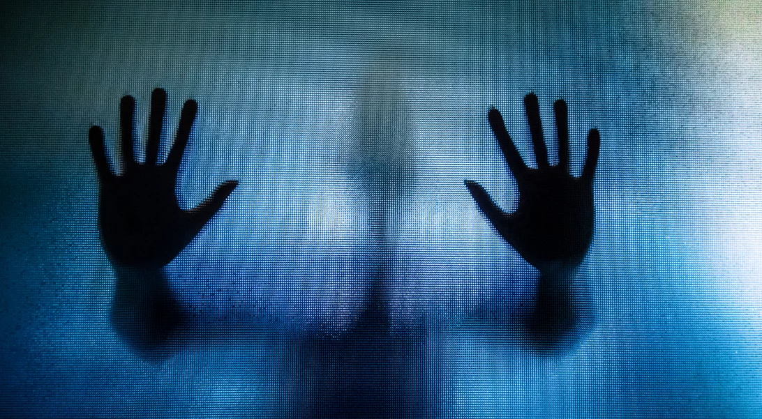 Γλυκά Νερά - Σοκ από την ιατροδικαστική έκθεση | Έπνιξαν την 20χρονη Καρολάιν με τα χέρια τους και με ένα κομμάτι ύφασμα