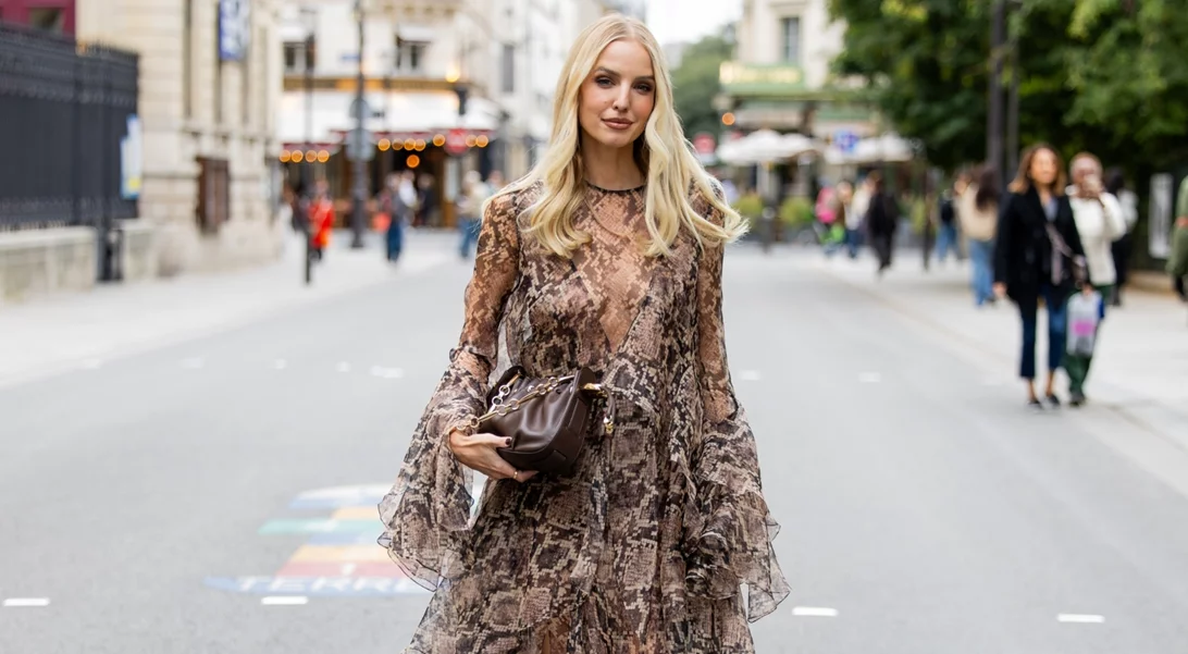 Η καφέ τσάντα από τη Zara που έγινε viral στο TikTok | Μπορείς να προσθέσεις τα αρχικά σου επάνω της