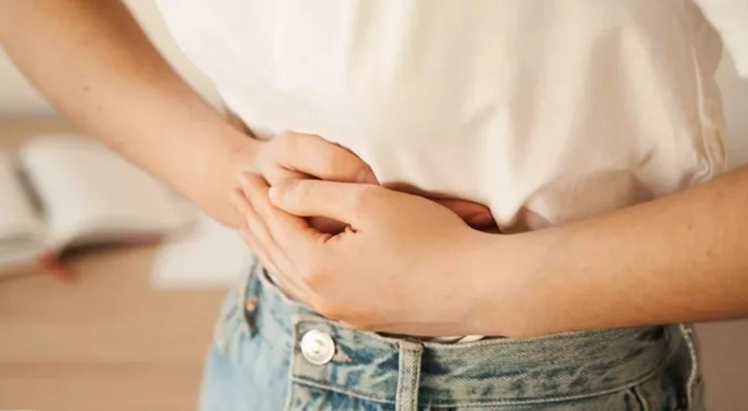 Το μυστικό της κινέζικης ιατρικής για επίπεδο στομάχι: Πώς να νικήσεις το φούσκωμα σε 5 λεπτά