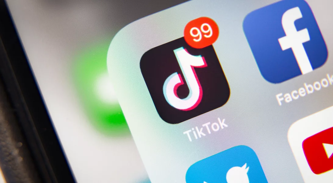 Viral στο TikTok η εγκατάσταση "Can't Help Myself"