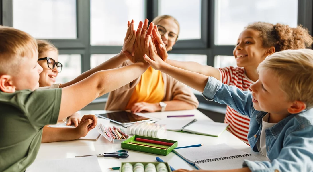 Μαρία Ντάβου | "Να ενισχύσουμε την κριτική σκέψη των παιδιών, να τα βοηθήσουμε να αποδομήσουν αυτό το εκπαιδευτικό σύστημα"