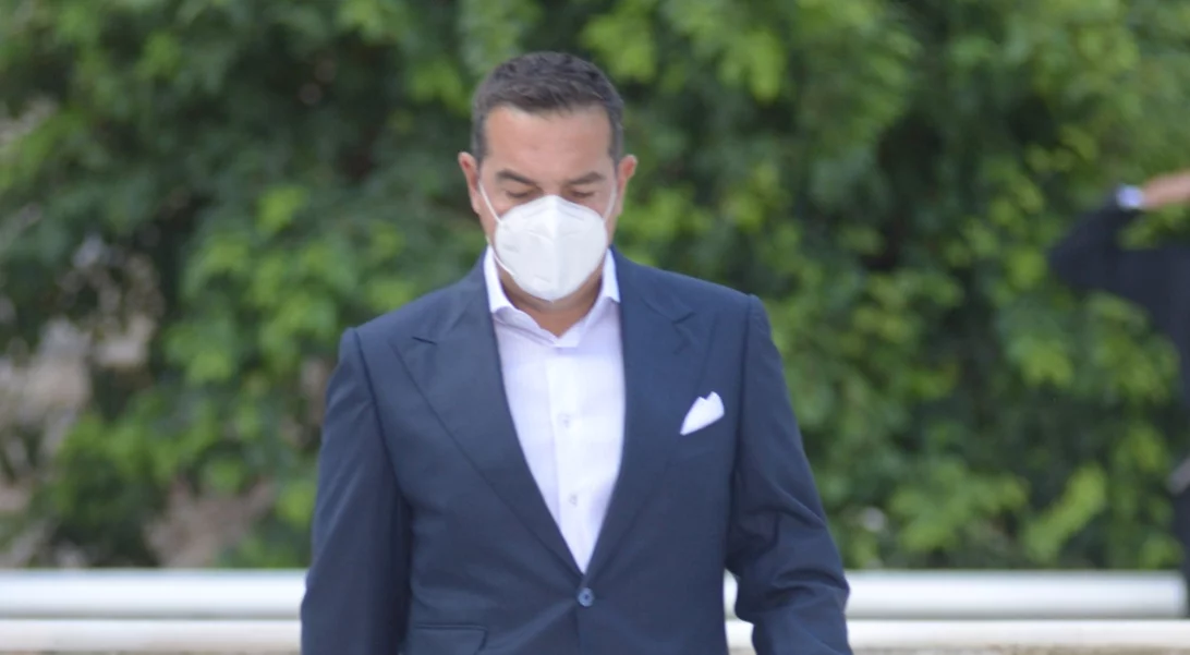 Θετικός στον κορονοϊό ο Αλέξης Τσίπρας | Τα συμπτώματα που εμφάνισε - Τα "περαστικά" του Κυριάκου Μητσοτάκη