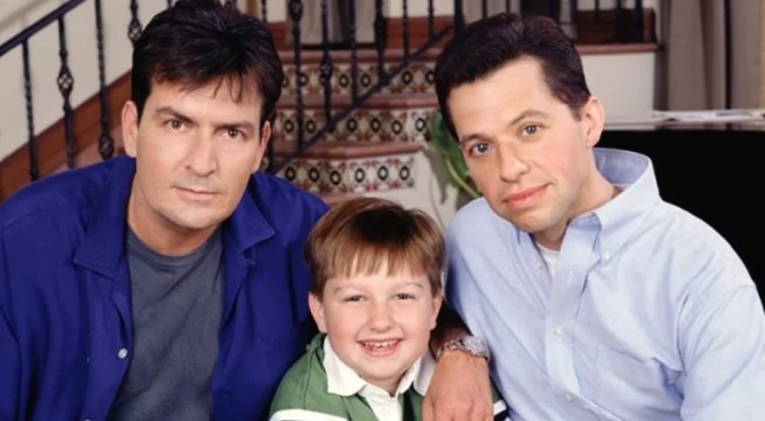 Two and a Half Men | Η σειρά που μοίρασε γέλιο, εκατομμύρια αλλά και πολύ πόνο στους πρωταγωνιστές της