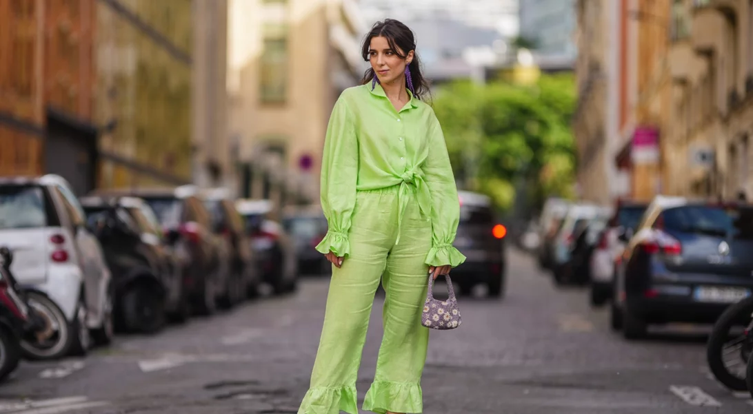 Ποια είναι τα υφάσματα που αξίζει να επιλέξεις, αλλά και να απορρίψεις το καλοκαίρι