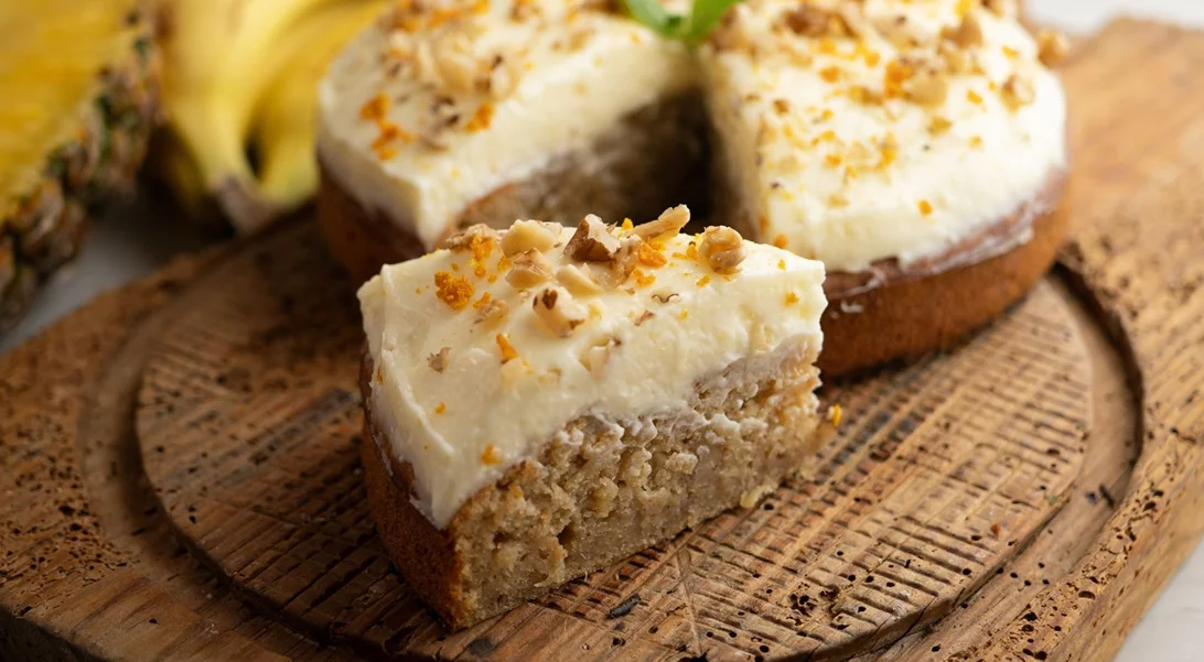 Κέικ μελομακάρονο: Το viral γλυκό που φέρνει τις γιορτές σε κάθε μπουκιά