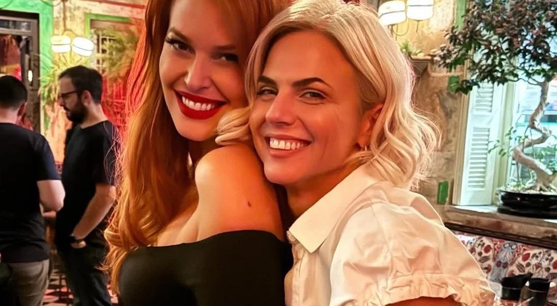 Σίσσυ Χρηστίδου & Χριστίνα Κοντοβά | Με εντυπωσιακά βραδινά σύνολα σε πολυτελές ξενοδοχείο της πρωτεύουσας