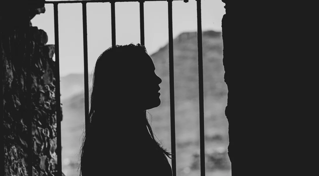 "Φυλακές, Γυναίκες πίσω από τα σίδερα" | Το νέο βιβλίο της  Εύας Νικολαΐδου