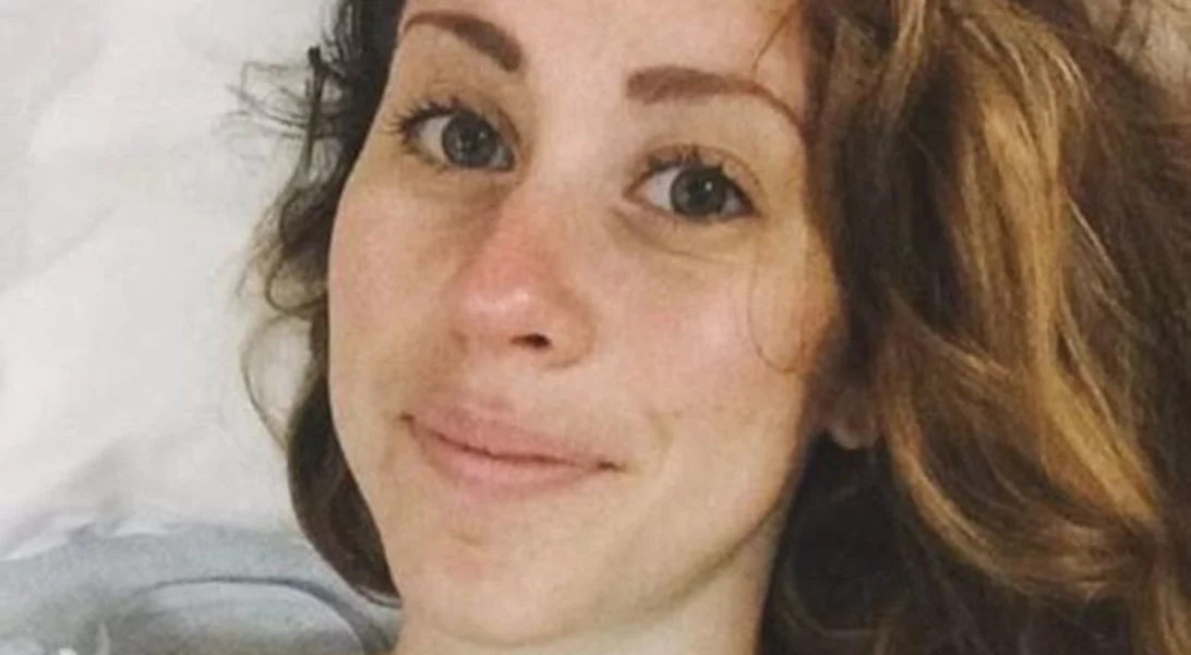 Μία 25χρονη που νίκησε τον καρκίνο του δέρματος λέει ποια προϊοντα δεν θα χρησιμοποιήσει ξανά