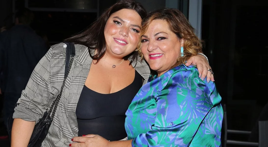 Δανάη Μπάρκα | "Όταν η μαμά σου παθαίνει εκλάμψεις Generation Z"