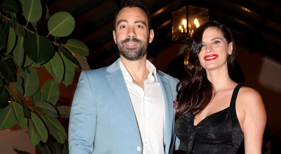 Ο Σάκης Τανιμανίδης και η Χριστίνα Μπόμπα πήγαν σε γάμο και έβλεπαν... μπάσκετ