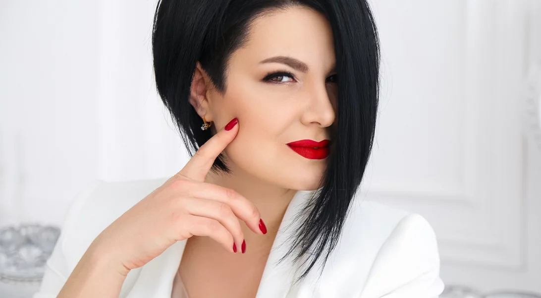 Η "βασίλισσα" της ονυχοπλαστικής | Πώς κατάφερε να γίνει viral και να φτιάξει το brand της με τέλεια επαγγελματικά προϊόντα