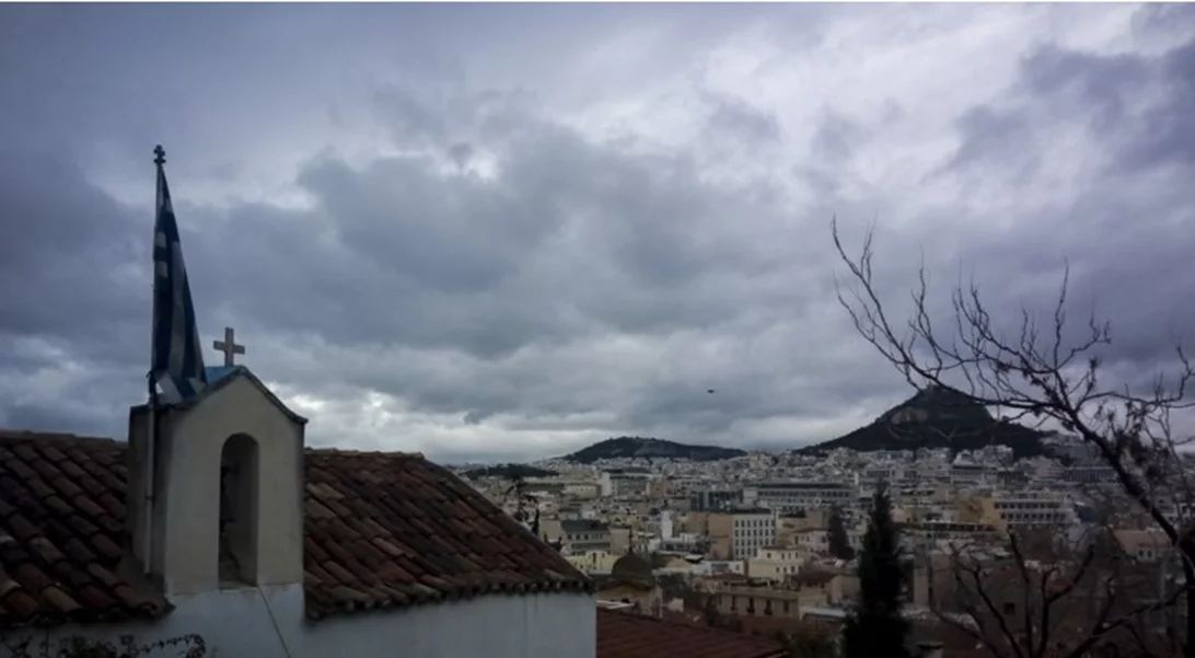 Συννεφιασμένος καιρός με νοτιάδες και τοπικές καταιγίδες - Εως 17 βαθμούς το θερμόμετρο στην Αττική