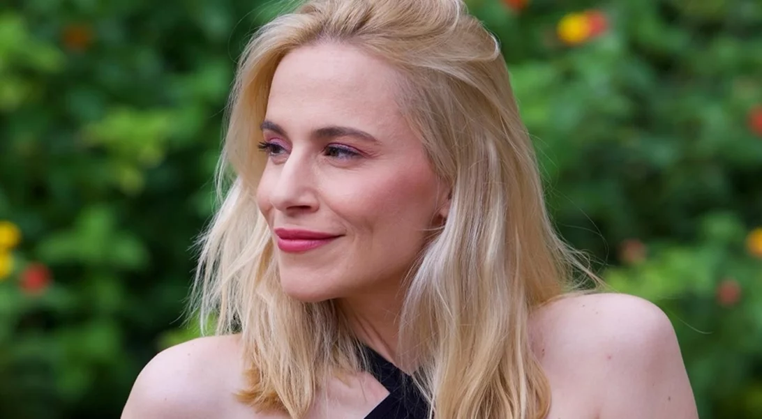 Με πιο κοντά μαλλιά από ποτέ η Νάντια Μπουλέ | Το ολοκαίνουριο κούρεμα ενόψει του νέου έτους